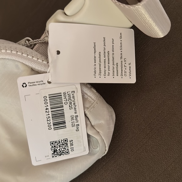 Lululemon everywhere belt bag white opal. Original design. Brand new with tags. - Picture 4 of 7